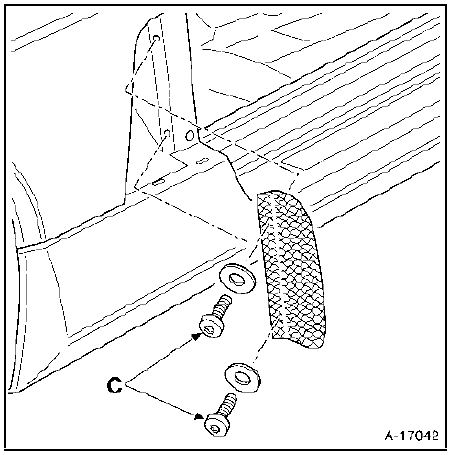 Déposer la grille de l'aile arrière - deux vis (C).