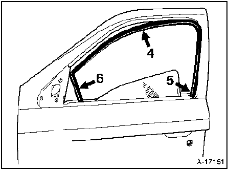 Coulisseau de vitre de porte avant